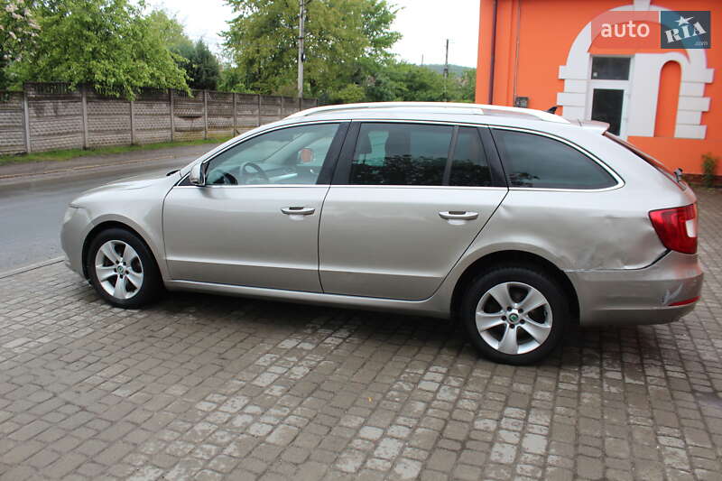 Универсал Skoda Superb 2012 в Жовкве