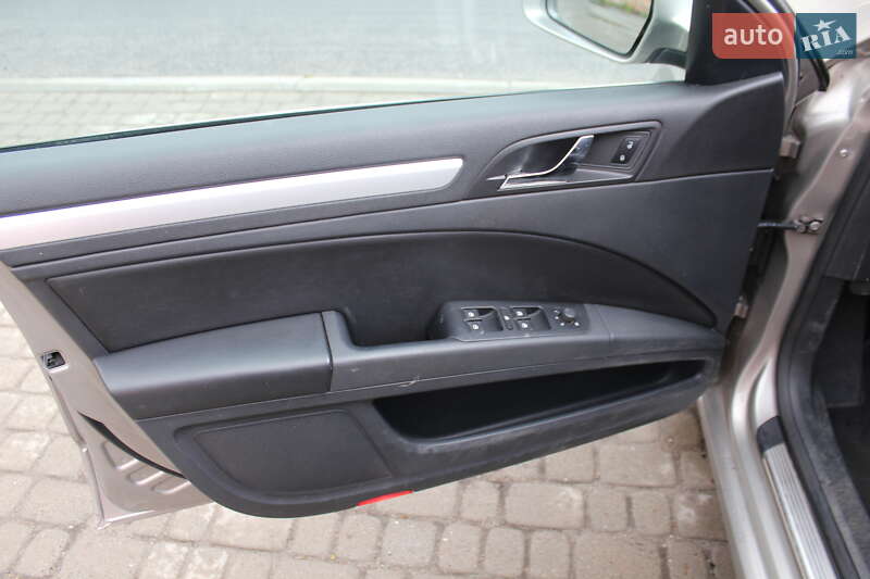Универсал Skoda Superb 2012 в Жовкве