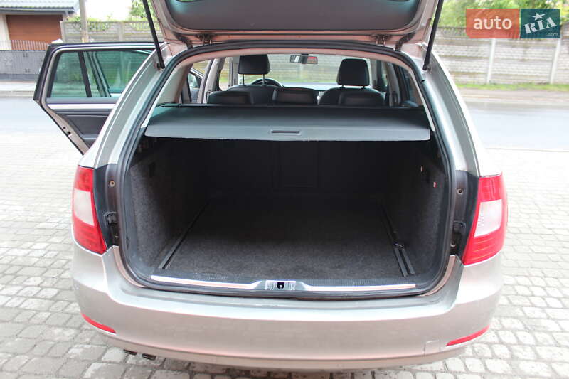 Универсал Skoda Superb 2012 в Жовкве