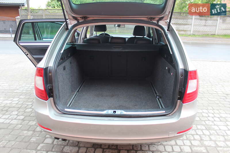 Универсал Skoda Superb 2012 в Жовкве