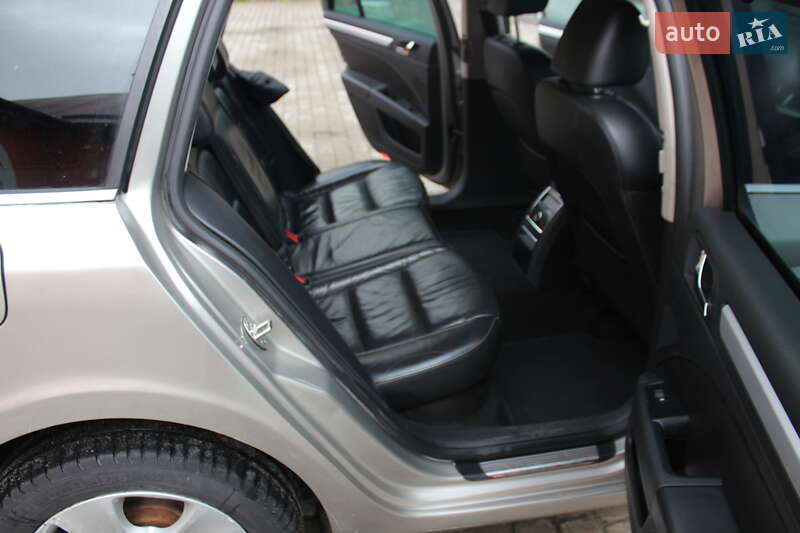 Универсал Skoda Superb 2012 в Жовкве