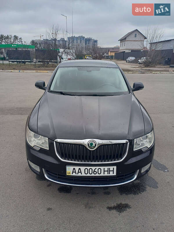 Лифтбек Skoda Superb 2011 в 