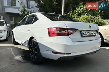 Лифтбек Skoda Superb 2015 в 
