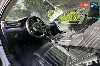 Лифтбек Skoda Superb 2015 в 