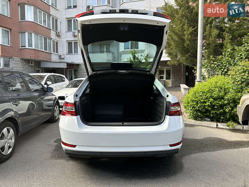 Лифтбек Skoda Superb 2015 в Киеве
