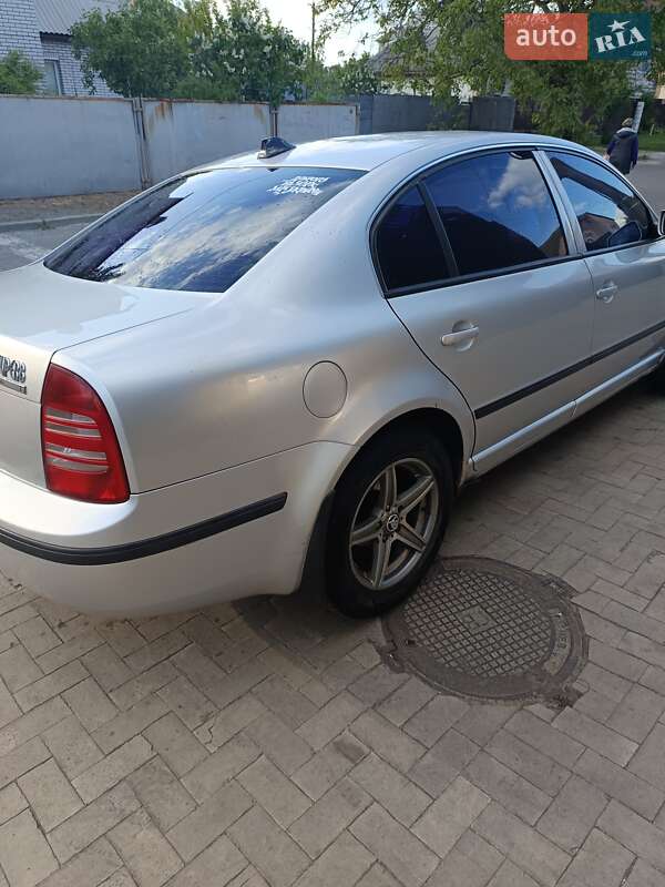 Лифтбек Skoda Superb 2004 в Киеве