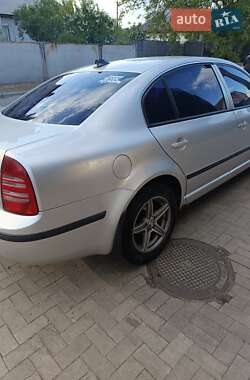 Ліфтбек Skoda Superb 2004 в 