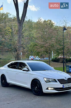 Лифтбек Skoda Superb 2015 в 