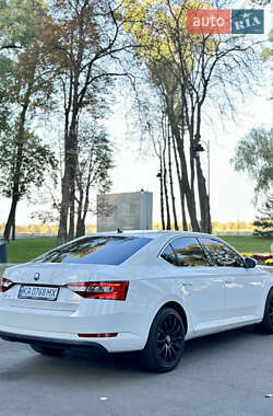 Лифтбек Skoda Superb 2015 в 