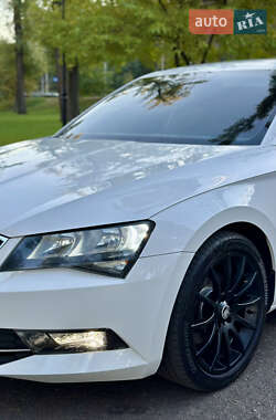 Лифтбек Skoda Superb 2015 в 