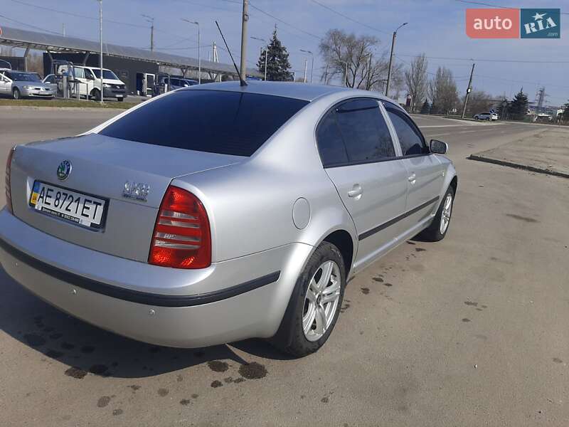 Лифтбек Skoda Superb 2006 в Днепре