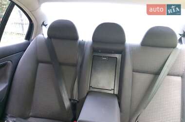 Лифтбек Skoda Superb 2004 в 