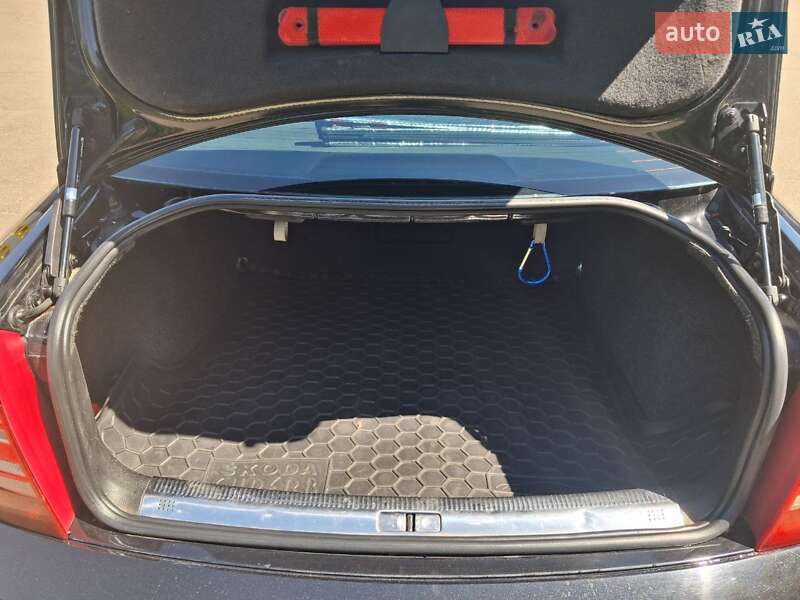 Лифтбек Skoda Superb 2004 в Чернигове