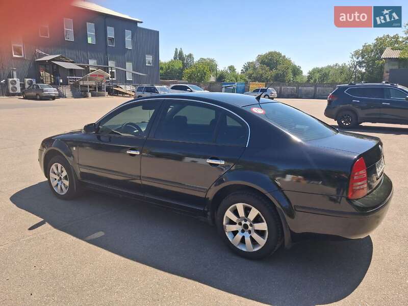 Лифтбек Skoda Superb 2004 в Чернигове