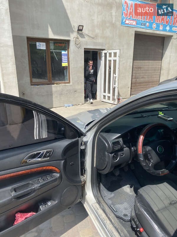 Лифтбек Skoda Superb 2002 в Чорткове