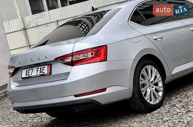 Лифтбек Skoda Superb 2022 в 