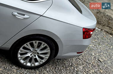 Лифтбек Skoda Superb 2022 в 
