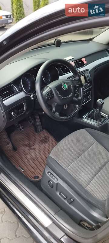 Универсал Skoda Superb 2011 в Сарнах