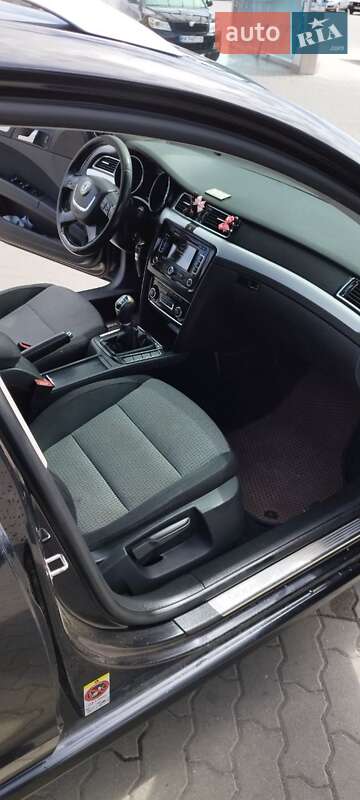 Универсал Skoda Superb 2011 в Сарнах