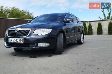Універсал Skoda Superb 2011 в Сарнах