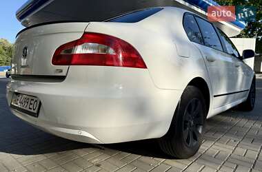 Лифтбек Skoda Superb 2013 в 