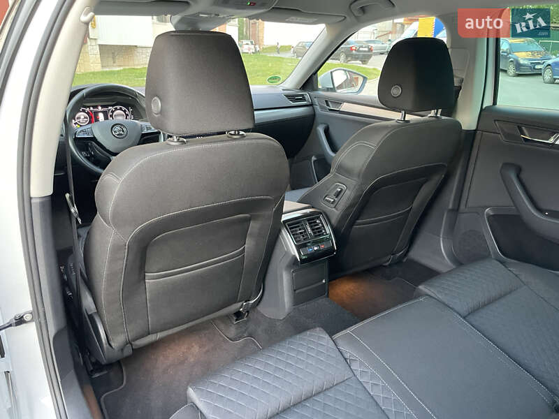 Універсал Skoda Superb 2019 в Тернополі
