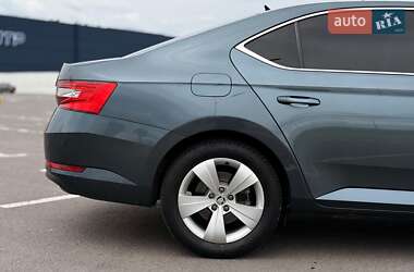 Лифтбек Skoda Superb 2019 в 