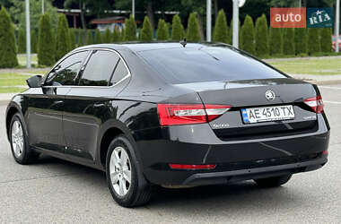 Ліфтбек Skoda Superb 2016 в 