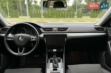 Ліфтбек Skoda Superb 2016 в 