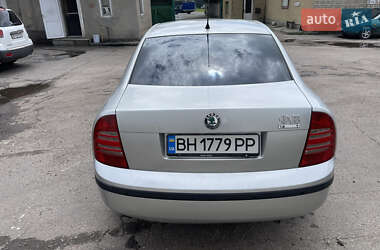 Лифтбек Skoda Superb 2005 в 