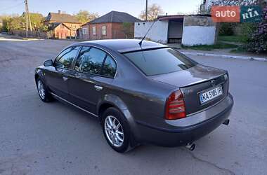 Лифтбек Skoda Superb 2003 в 