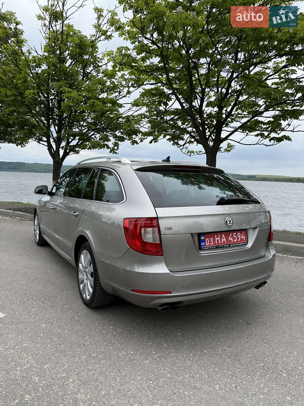 Універсал Skoda Superb 2011 в Бурштині