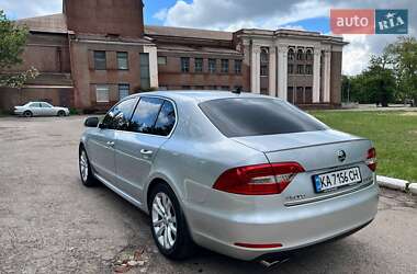 Лифтбек Skoda Superb 2013 в 