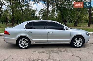 Лифтбек Skoda Superb 2013 в 