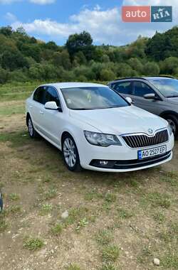 Лифтбек Skoda Superb 2013 в 