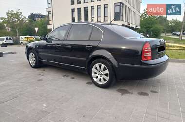 Лифтбек Skoda Superb 2002 в 