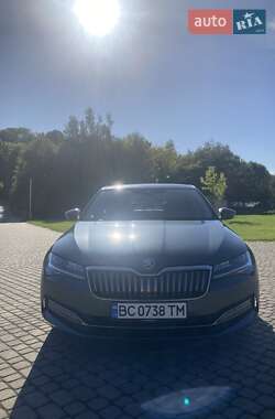 Лифтбек Skoda Superb 2021 в 