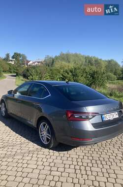 Лифтбек Skoda Superb 2021 в 