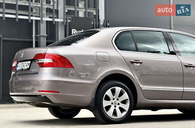 Лифтбек Skoda Superb 2014 в 