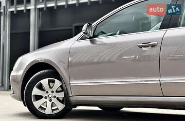 Лифтбек Skoda Superb 2014 в 