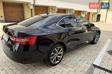 Лифтбек Skoda Superb 2019 в 