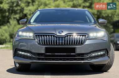 Лифтбек Skoda Superb 2023 в Киеве