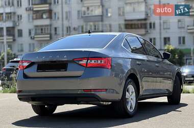 Лифтбек Skoda Superb 2023 в 