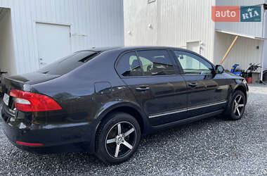 Лифтбек Skoda Superb 2013 в 