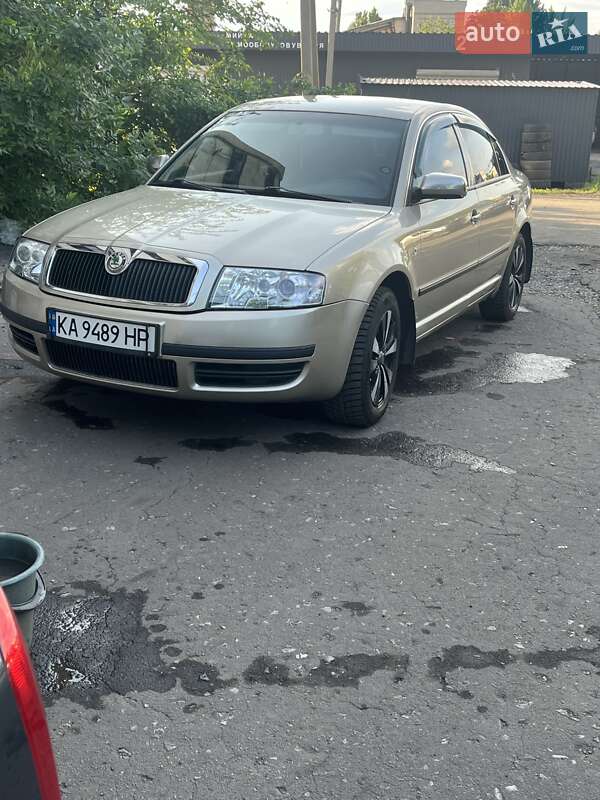 Лифтбек Skoda Superb 2006 в Каменском