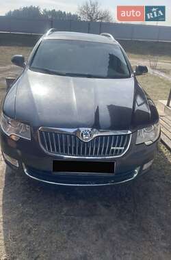Универсал Skoda Superb 2012 в Дубровице