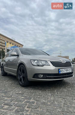 Лифтбек Skoda Superb 2013 в 
