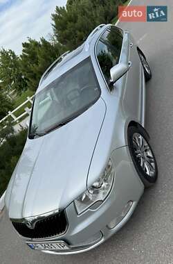 Універсал Skoda Superb 2013 в Дніпрі