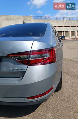 Лифтбек Skoda Superb 2016 в 
