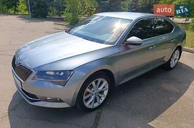 Лифтбек Skoda Superb 2016 в 